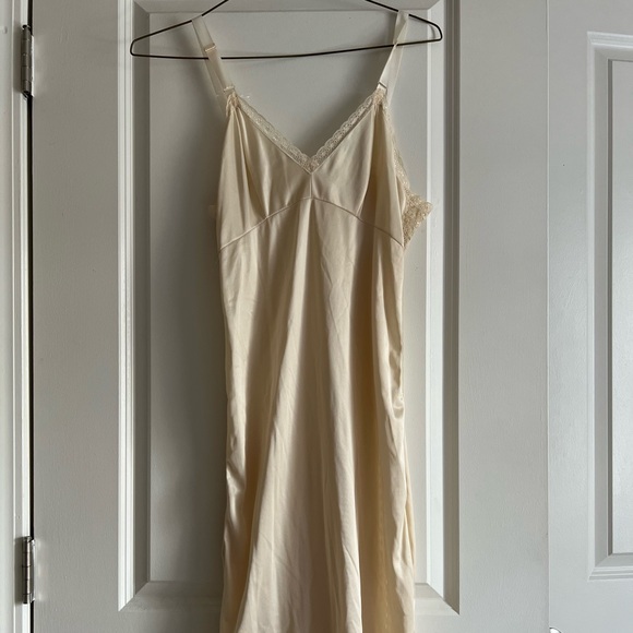 Vintage Pinehurst 60s Lingerie Slip - Picture 2 of 10